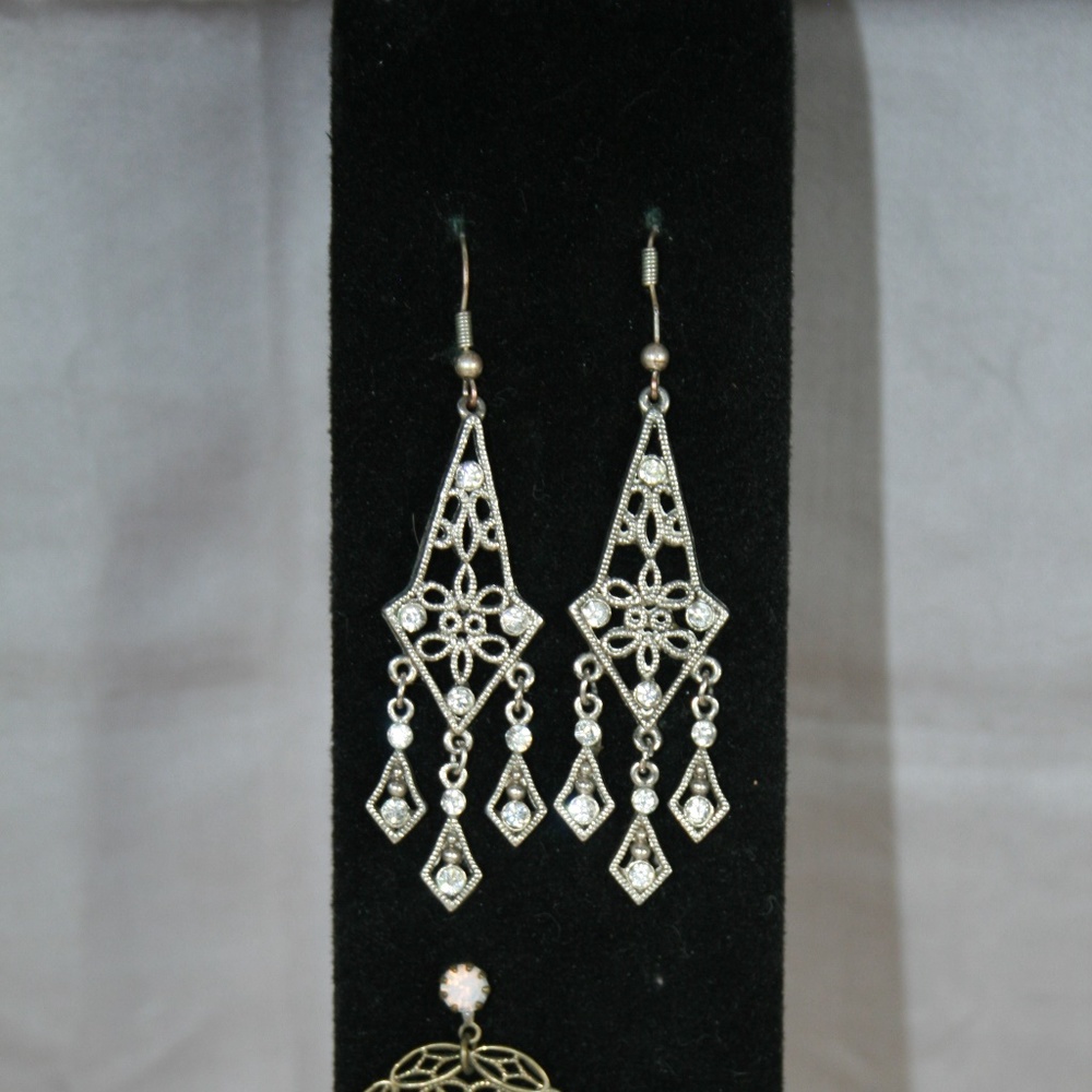 2 pair of Earrings